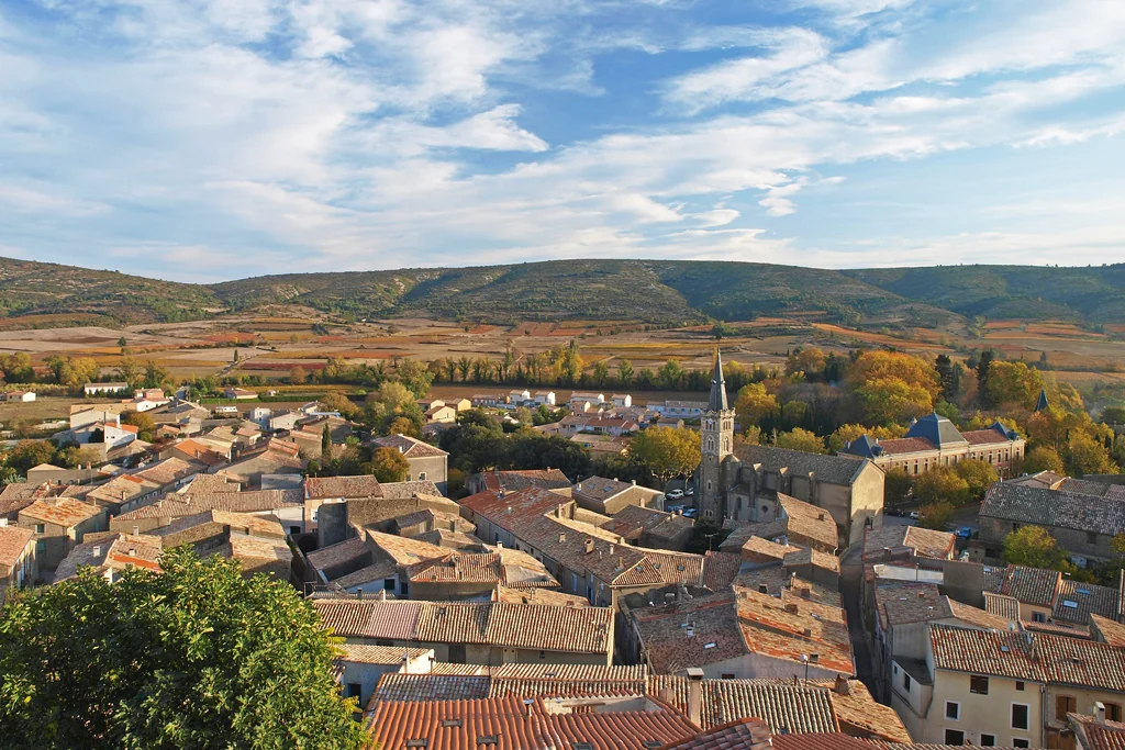 Vue du village de Montlaur dans l'Aude